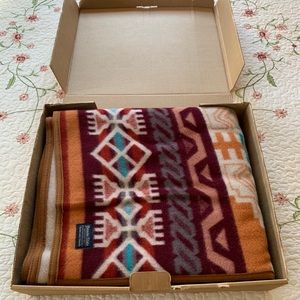 Beautiful Twin Pendleton Blanket